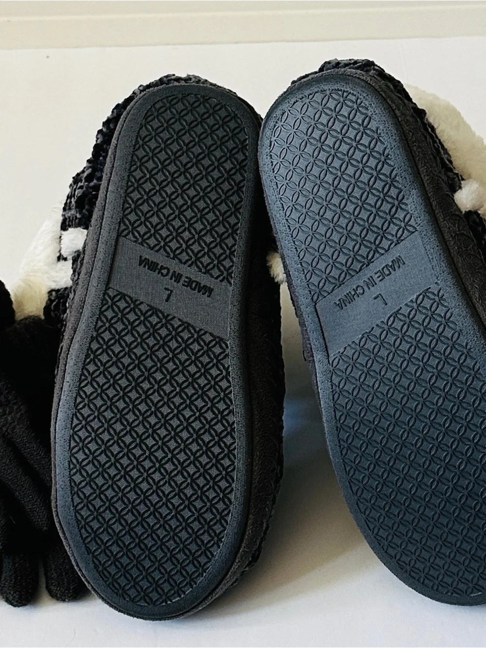 Source Unknown black knit